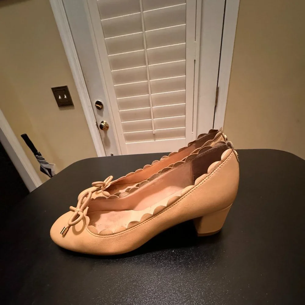Kate Spade size 7.5 leather pumps Yasmin leather scalloped block heel pumps nude